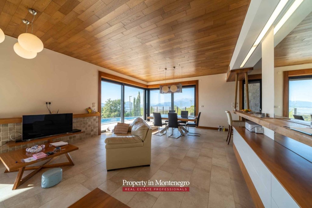 House with swimming pool for sale in Tivat area