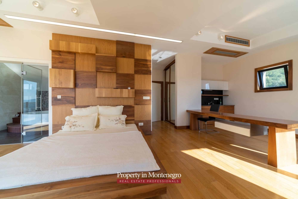 House with swimming pool for sale in Tivat area