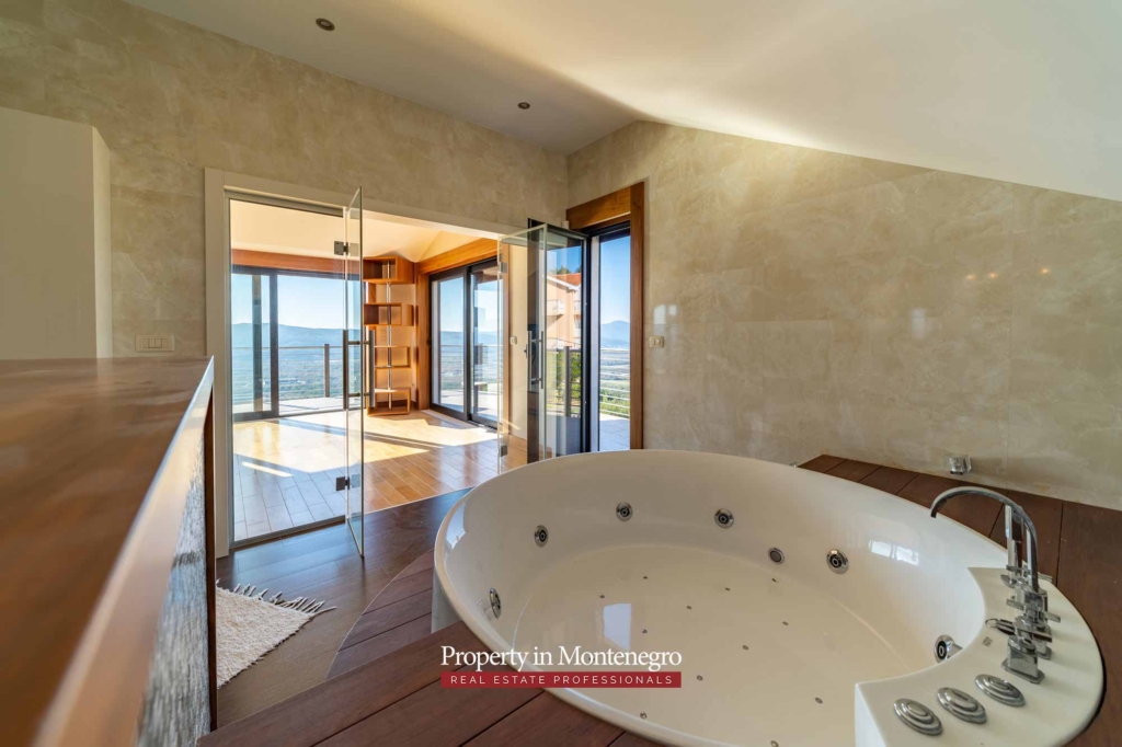 House with swimming pool for sale in Tivat area
