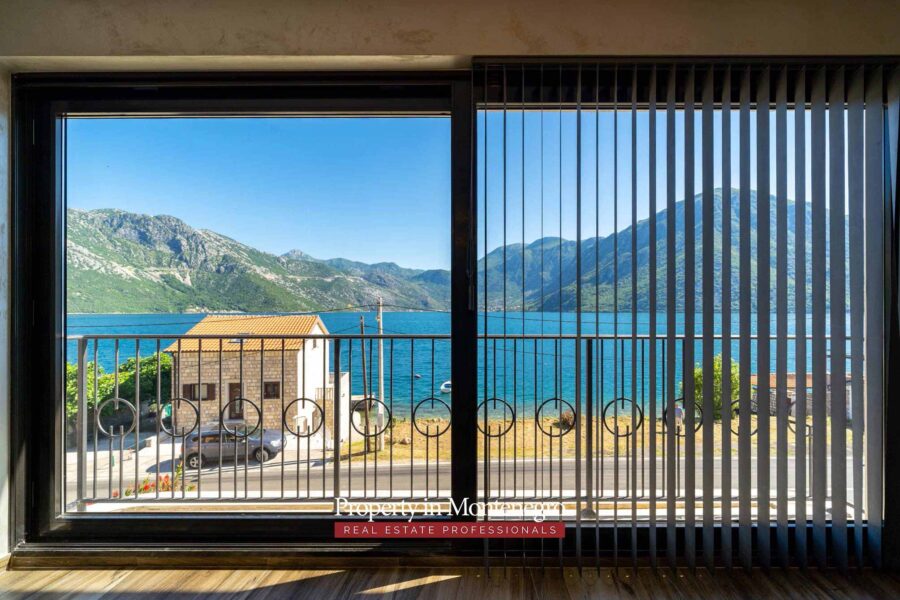 Luxury seafront villa for sale in Bay of Kotor