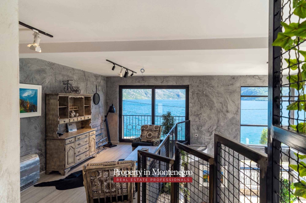 Luxury seafront villa for sale in Bay of Kotor