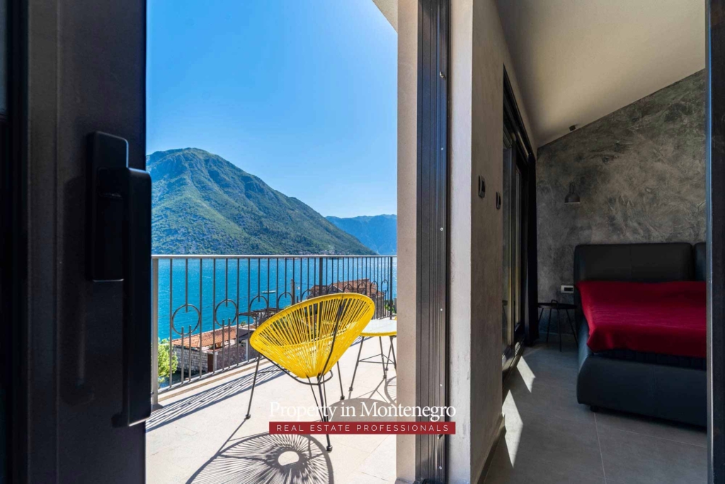Luxury seafront villa for sale in Bay of Kotor