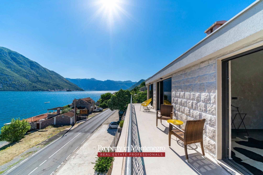 Luxury seafront villa for sale in Bay of Kotor