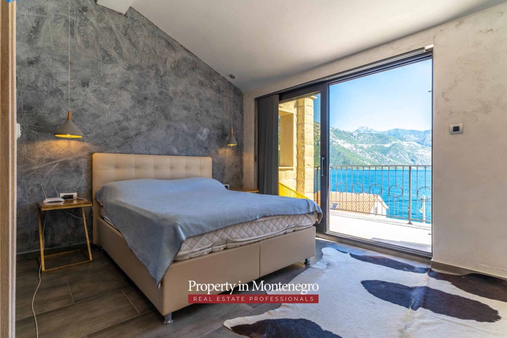 Luxury seafront villa for sale in Bay of Kotor