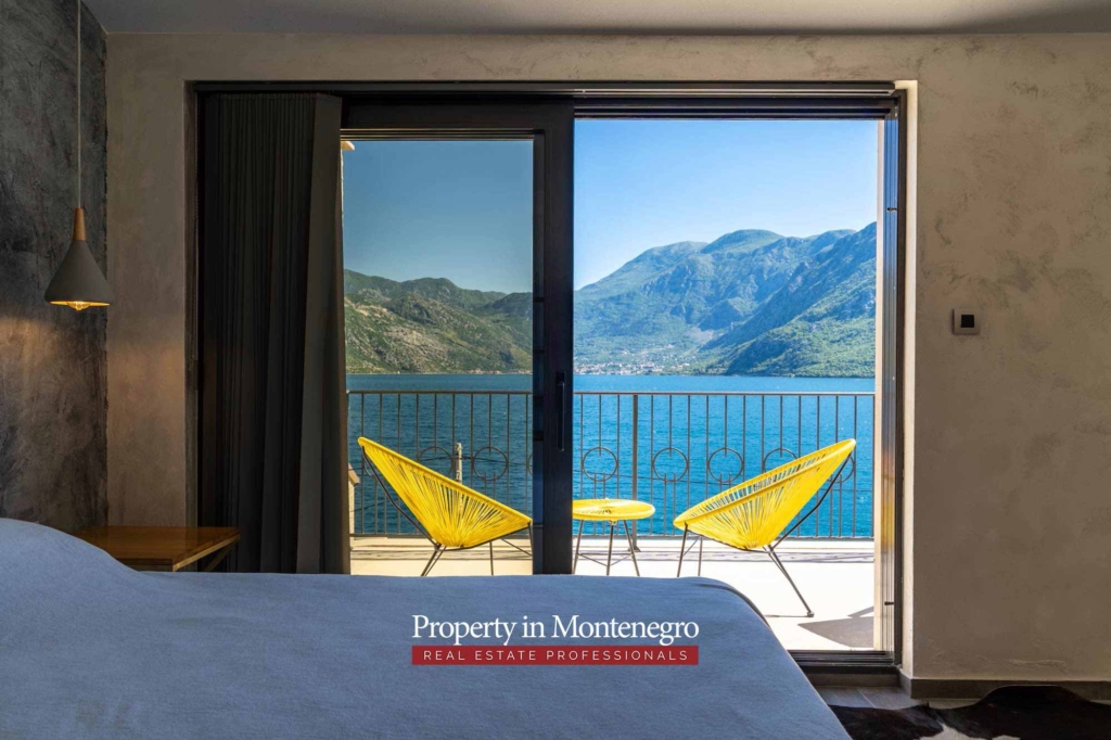 Luxury seafront villa for sale in Bay of Kotor