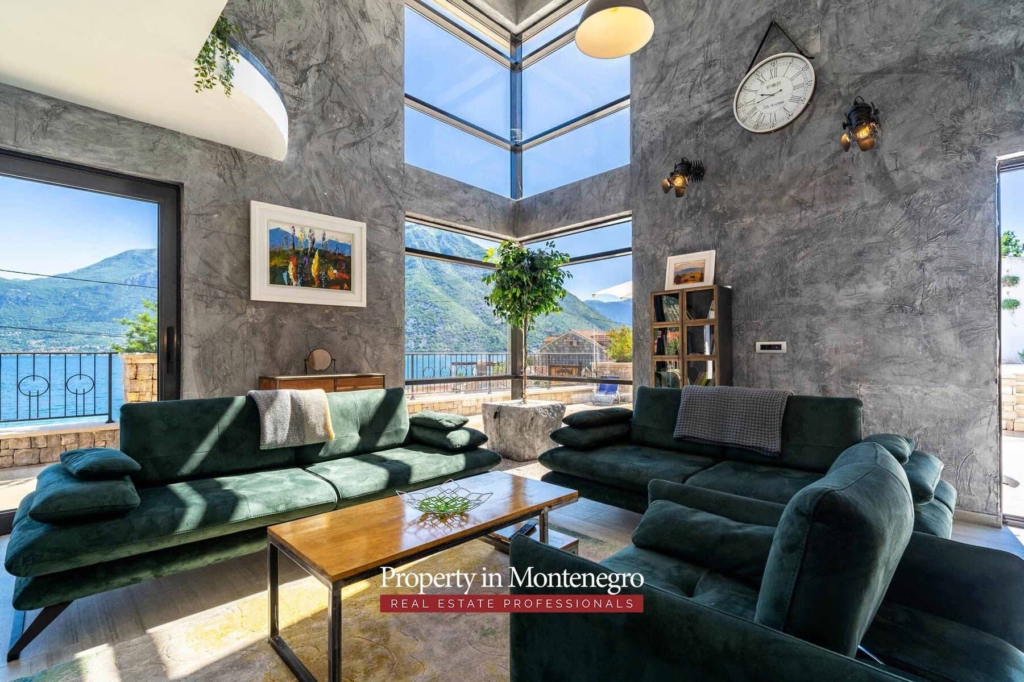 Luxury seafront villa for sale in Bay of Kotor