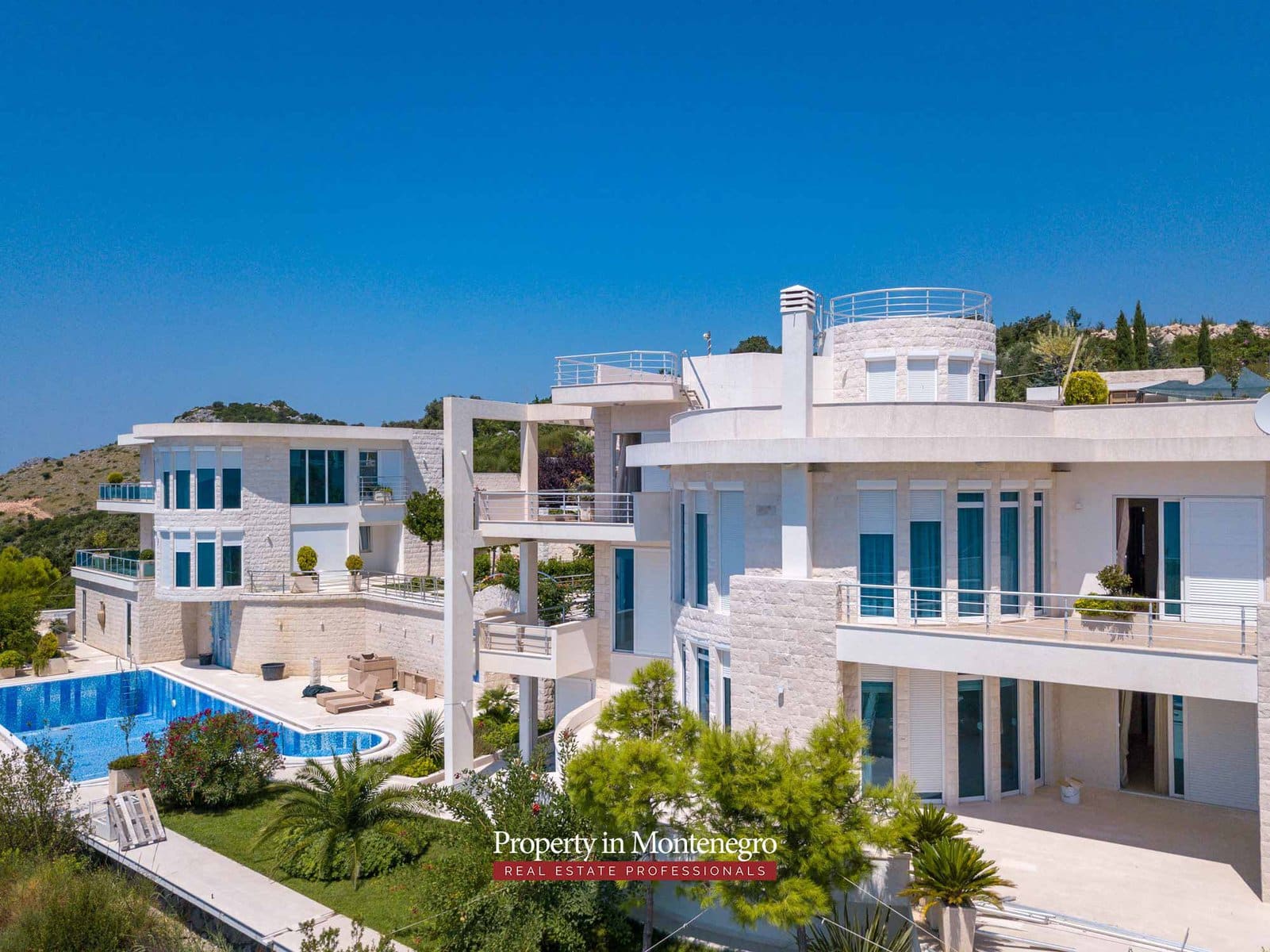 Luxury villa with swimming pool and sea view for sale in Bar Montenegro 1 1