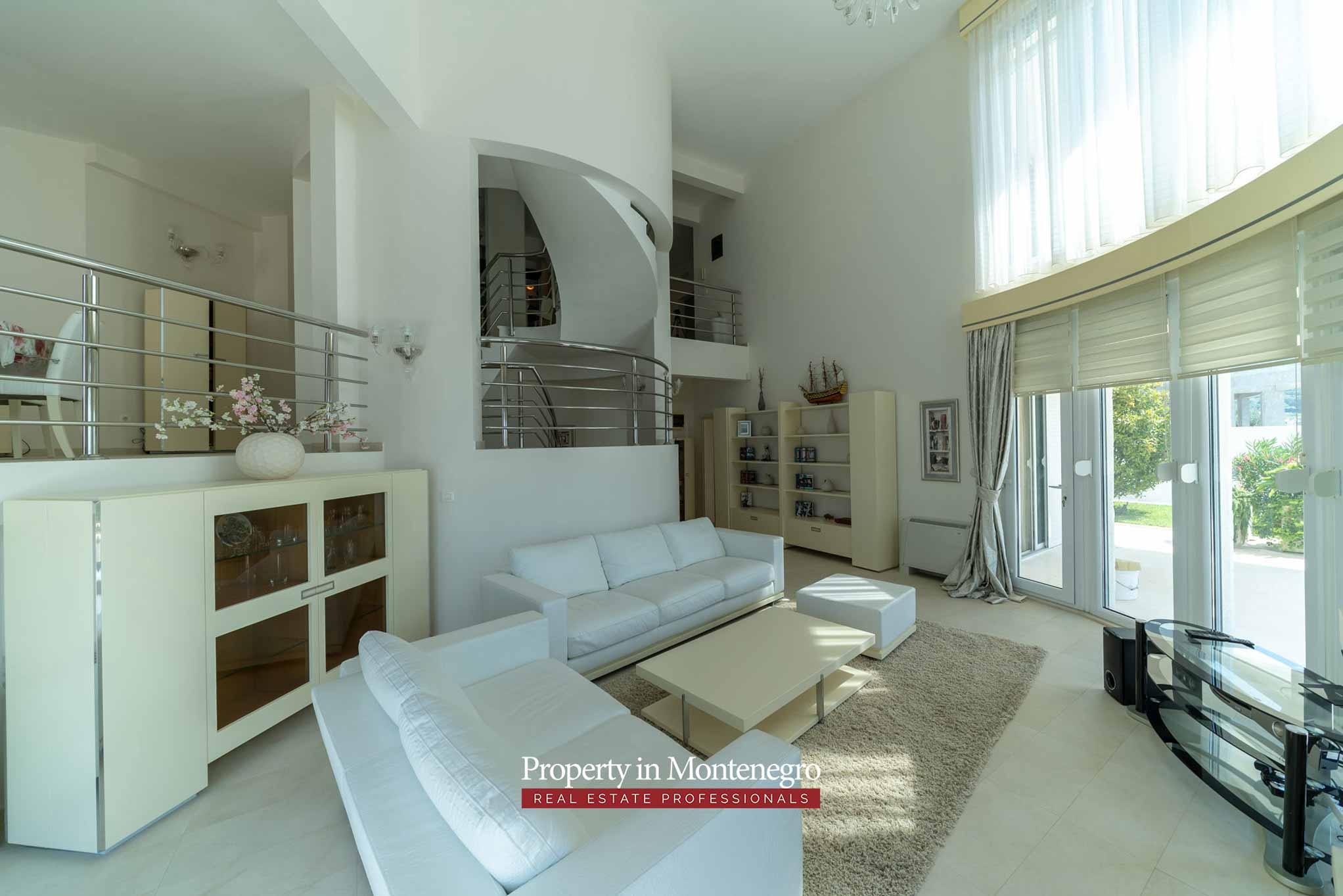 Luxury villa with swimming pool and sea view for sale in Bar Montenegro 12