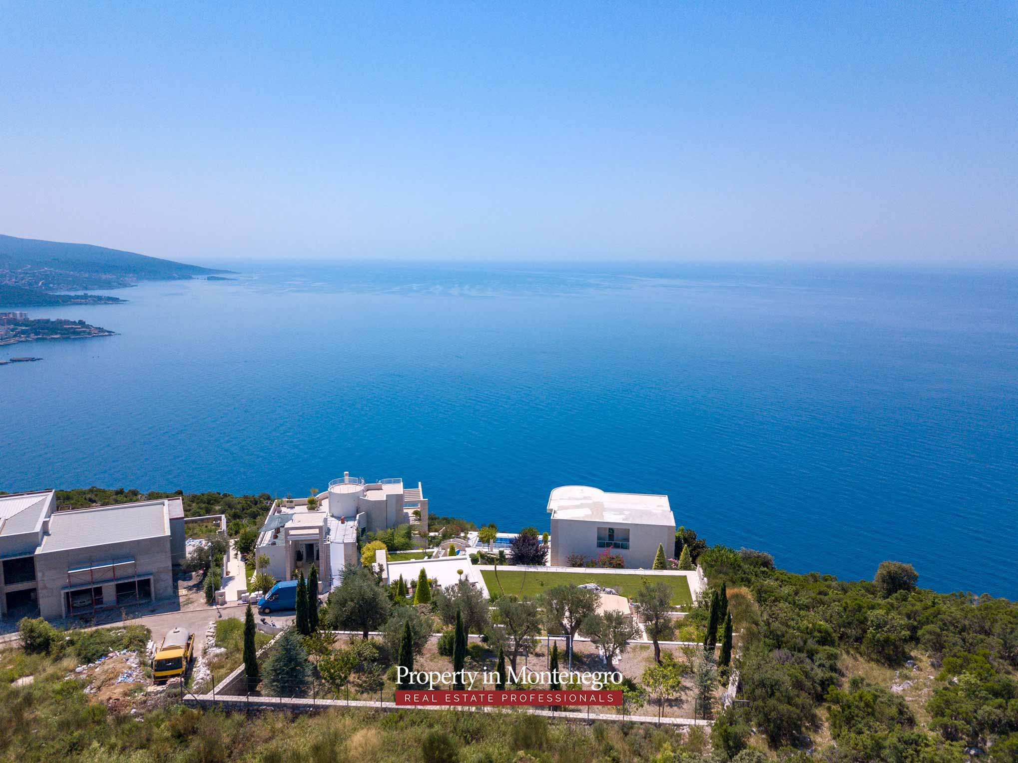 Luxury villa with swimming pool and sea view for sale in Bar Montenegro 17