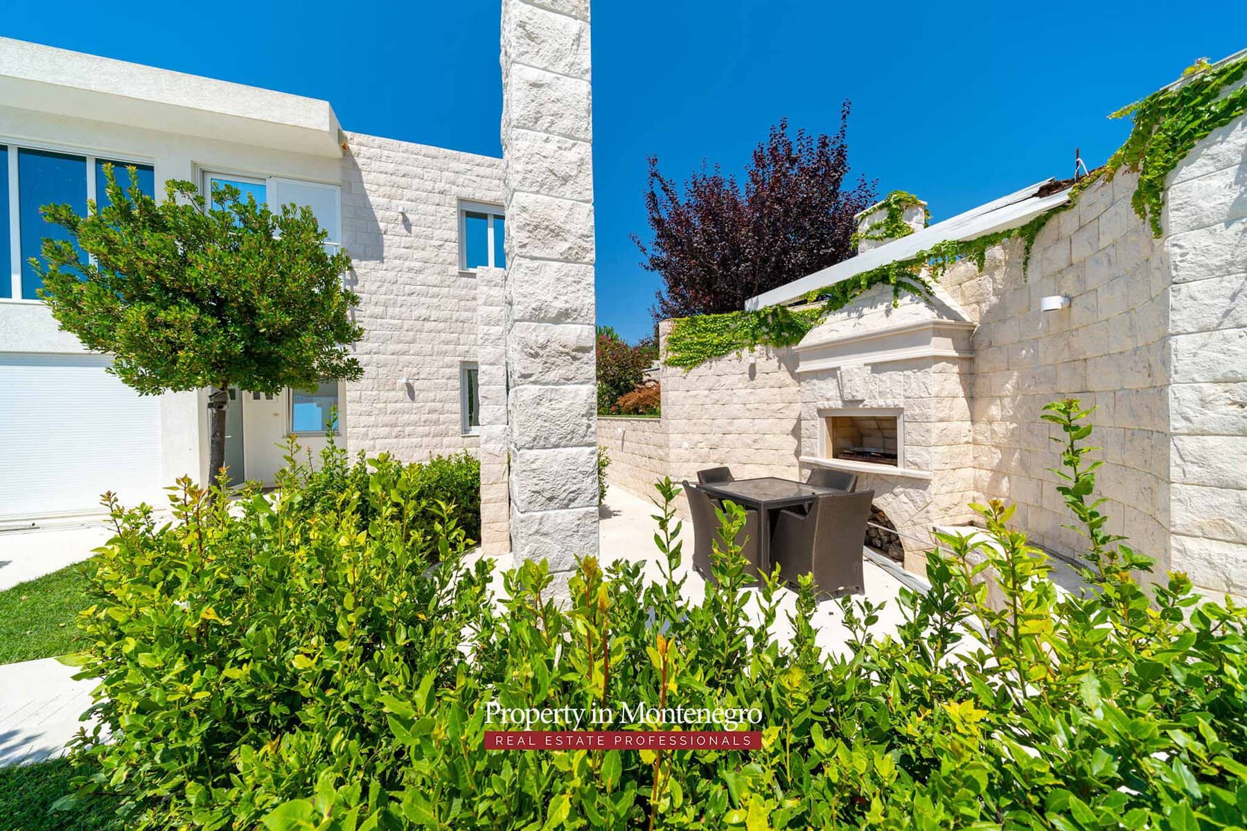 Luxury villa with swimming pool and sea view for sale in Bar Montenegro 19