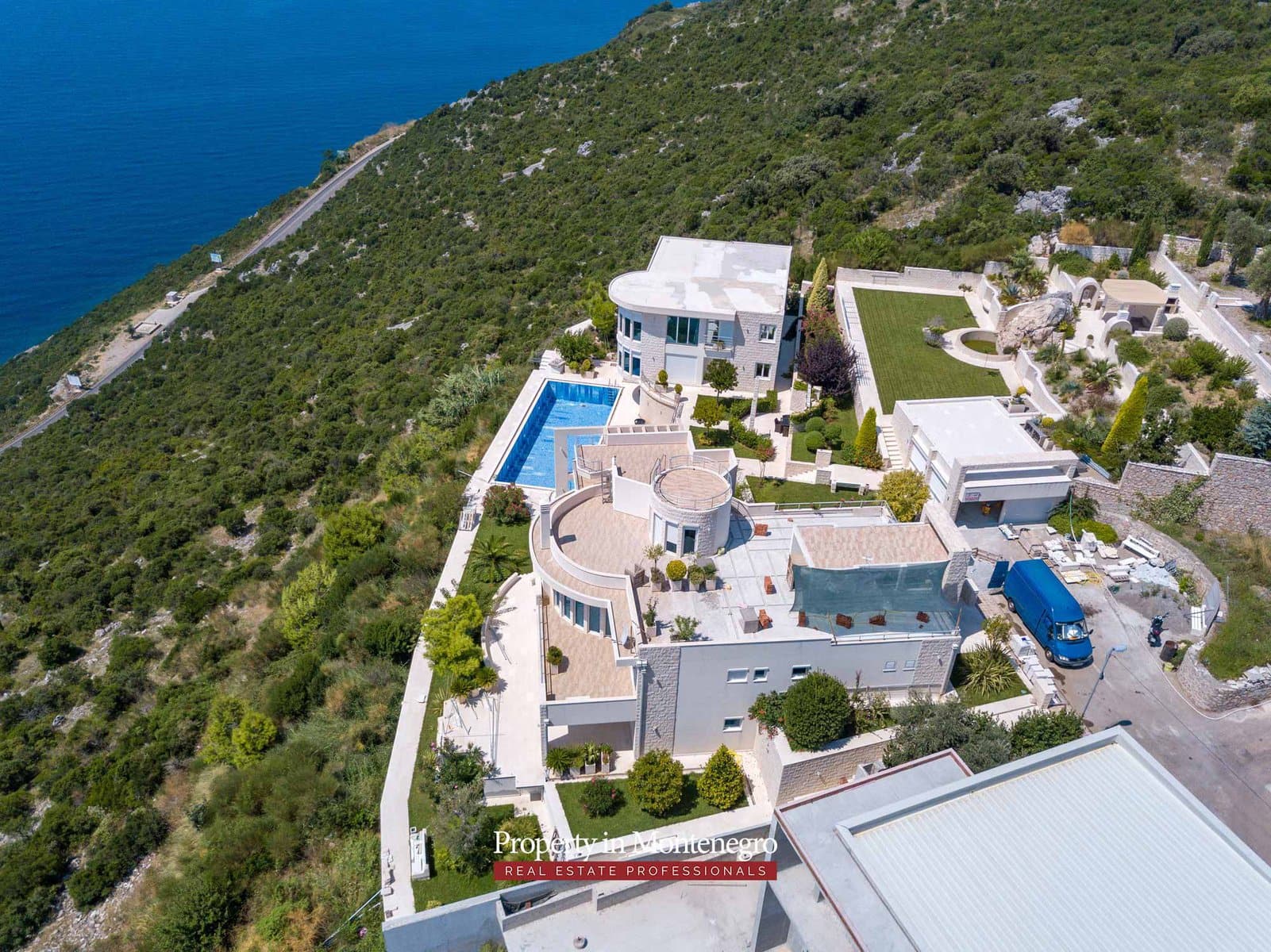 Luxury villa with swimming pool and sea view for sale in Bar Montenegro 2