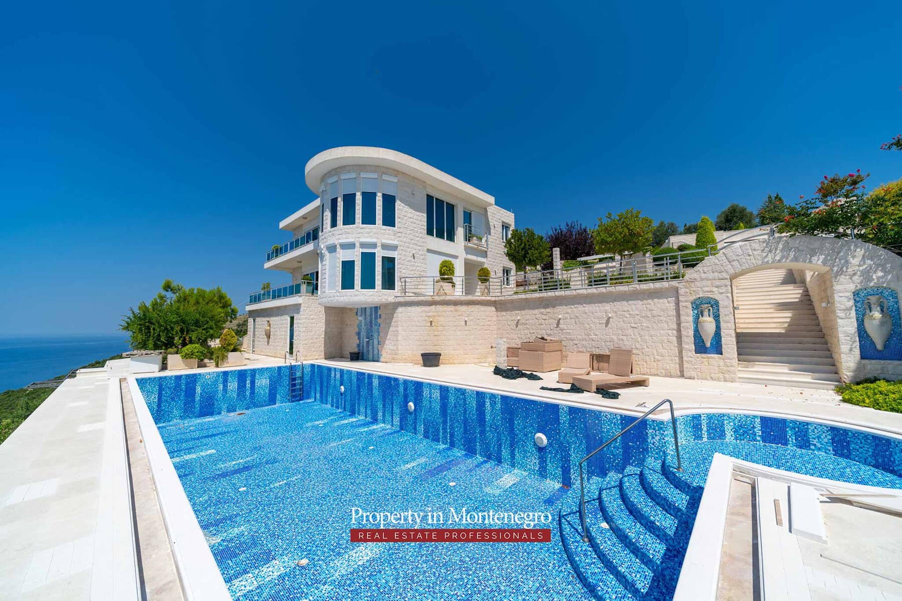 Luxury villa with swimming pool and sea view for sale in Bar Montenegro 20