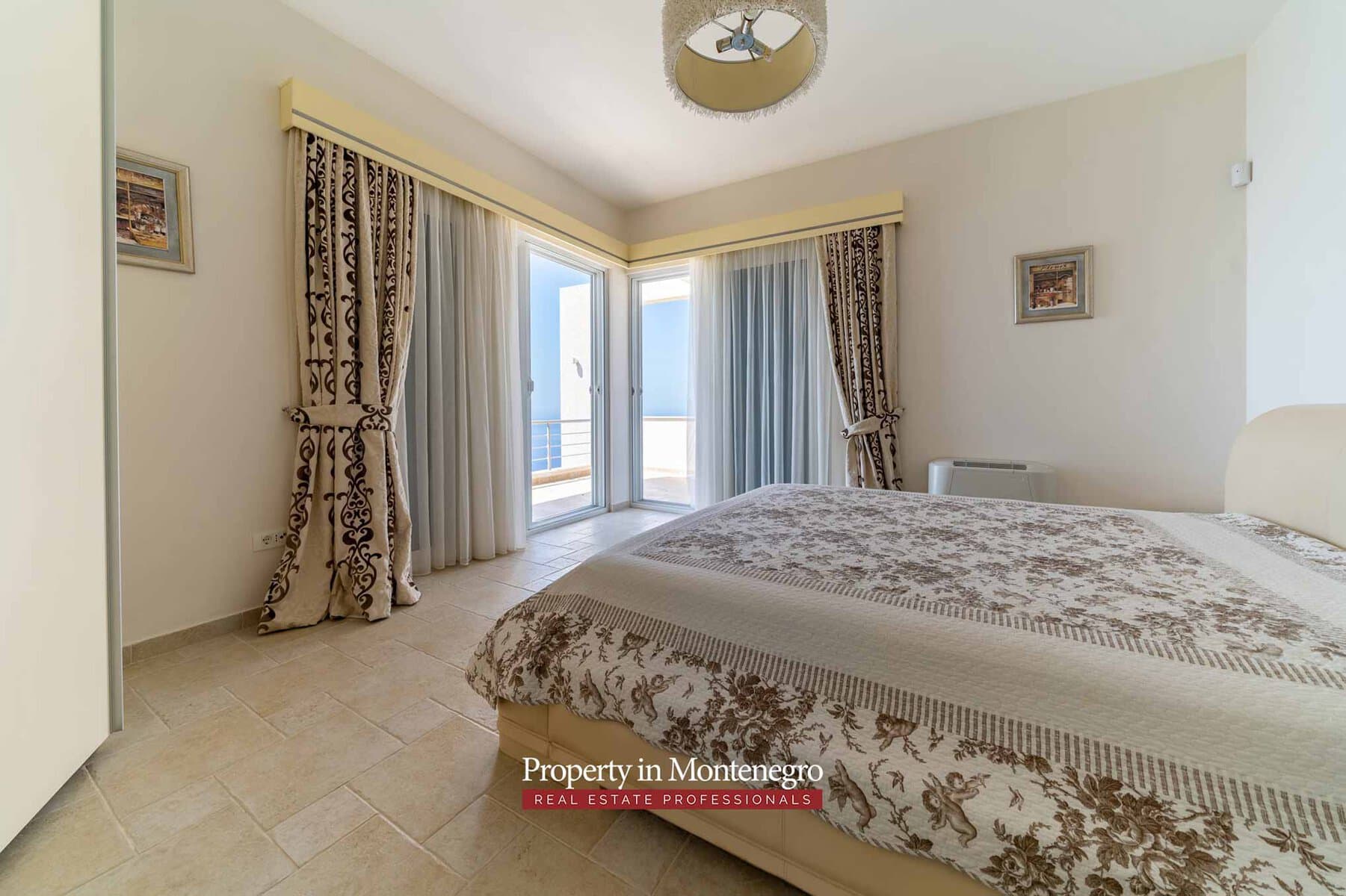 Luxury villa with swimming pool and sea view for sale in Bar Montenegro 21