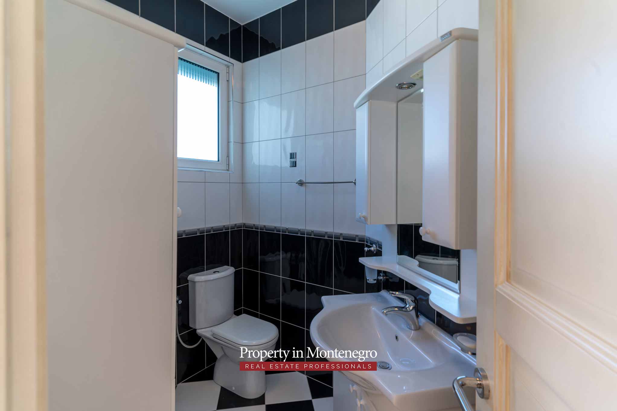 Luxury villa with swimming pool and sea view for sale in Bar Montenegro 27