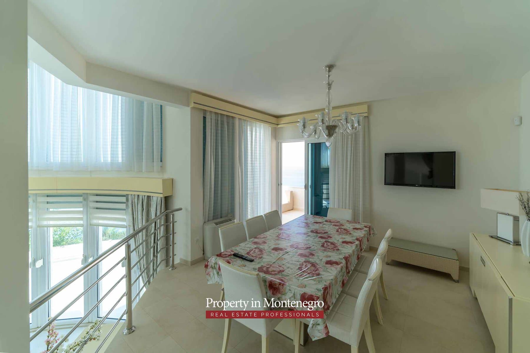 Luxury villa with swimming pool and sea view for sale in Bar Montenegro 29