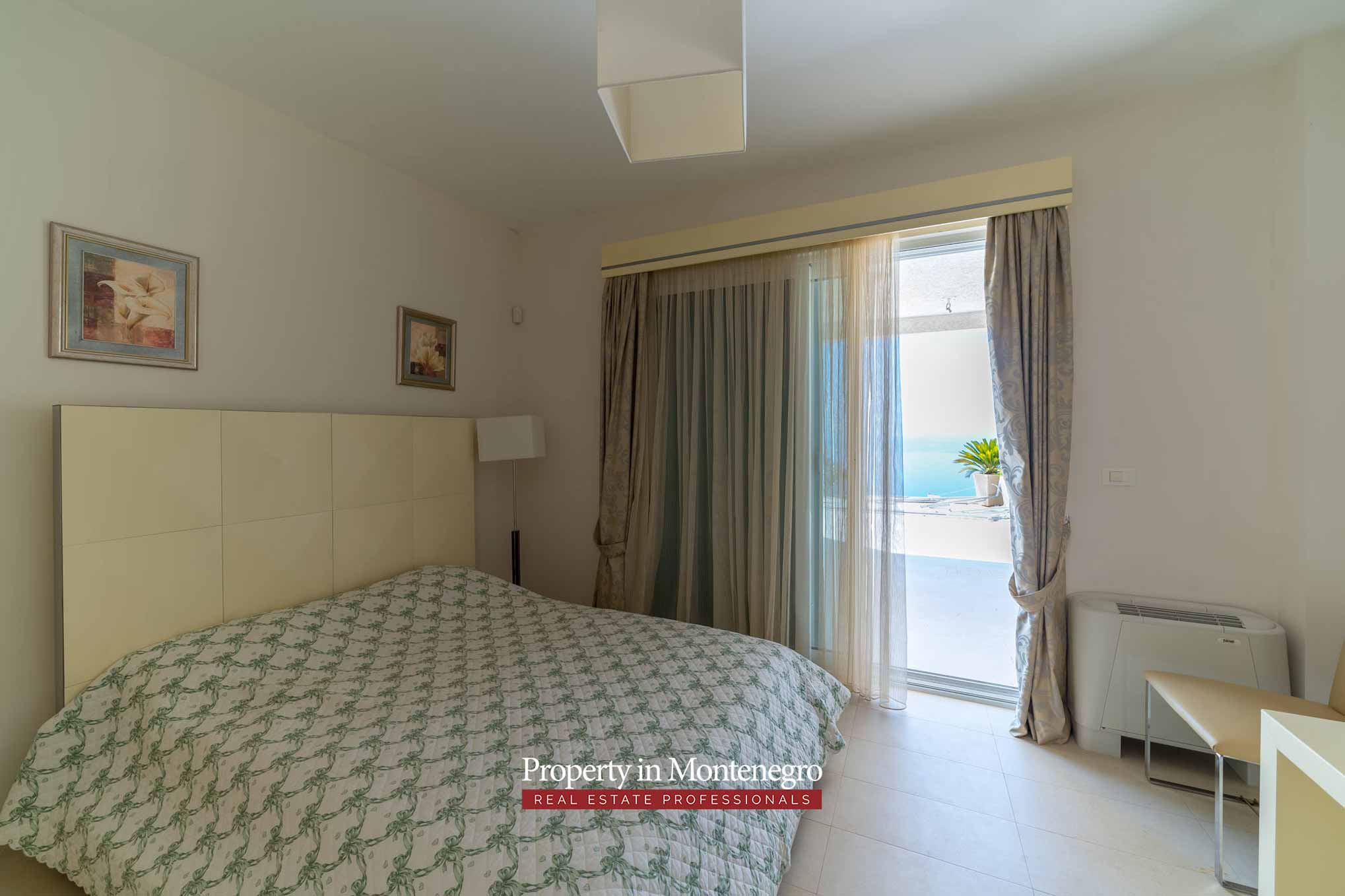 Luxury villa with swimming pool and sea view for sale in Bar Montenegro 32