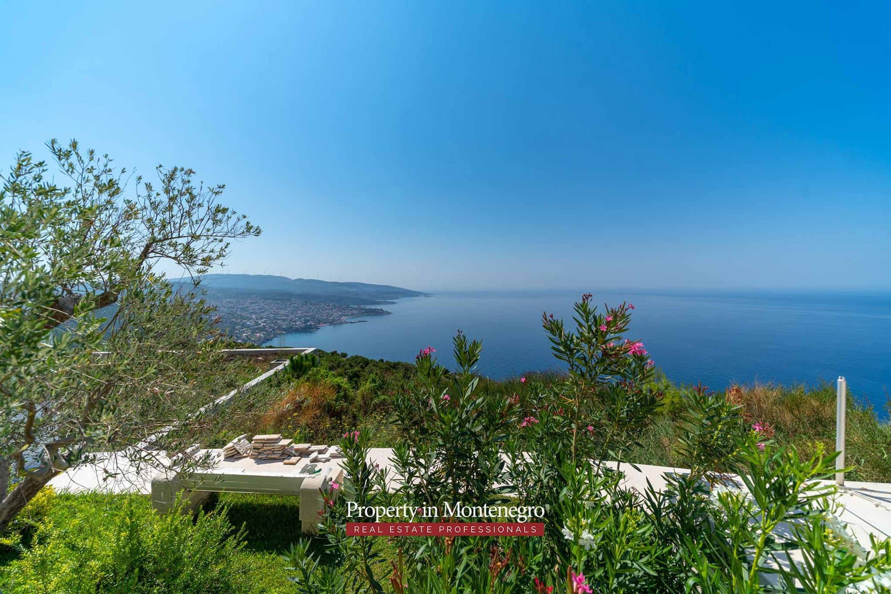 Luxury villa with swimming pool and sea view for sale in Bar Montenegro 33