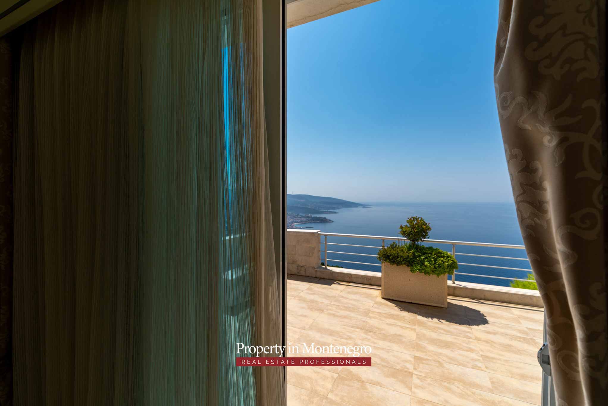 Luxury villa with swimming pool and sea view for sale in Bar Montenegro 41