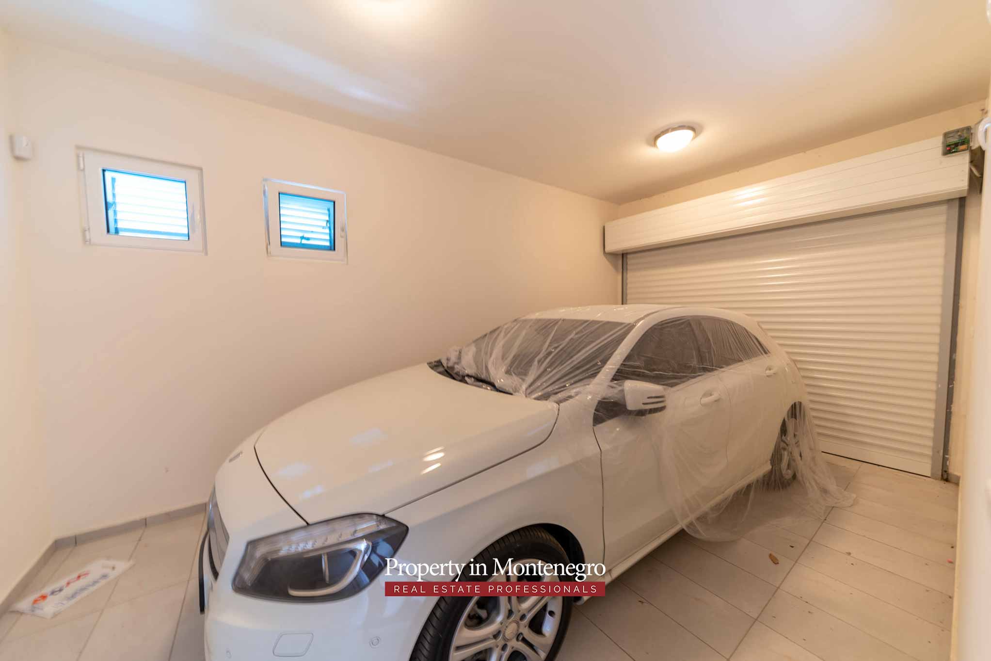 Luxury villa with swimming pool and sea view for sale in Bar Montenegro 47