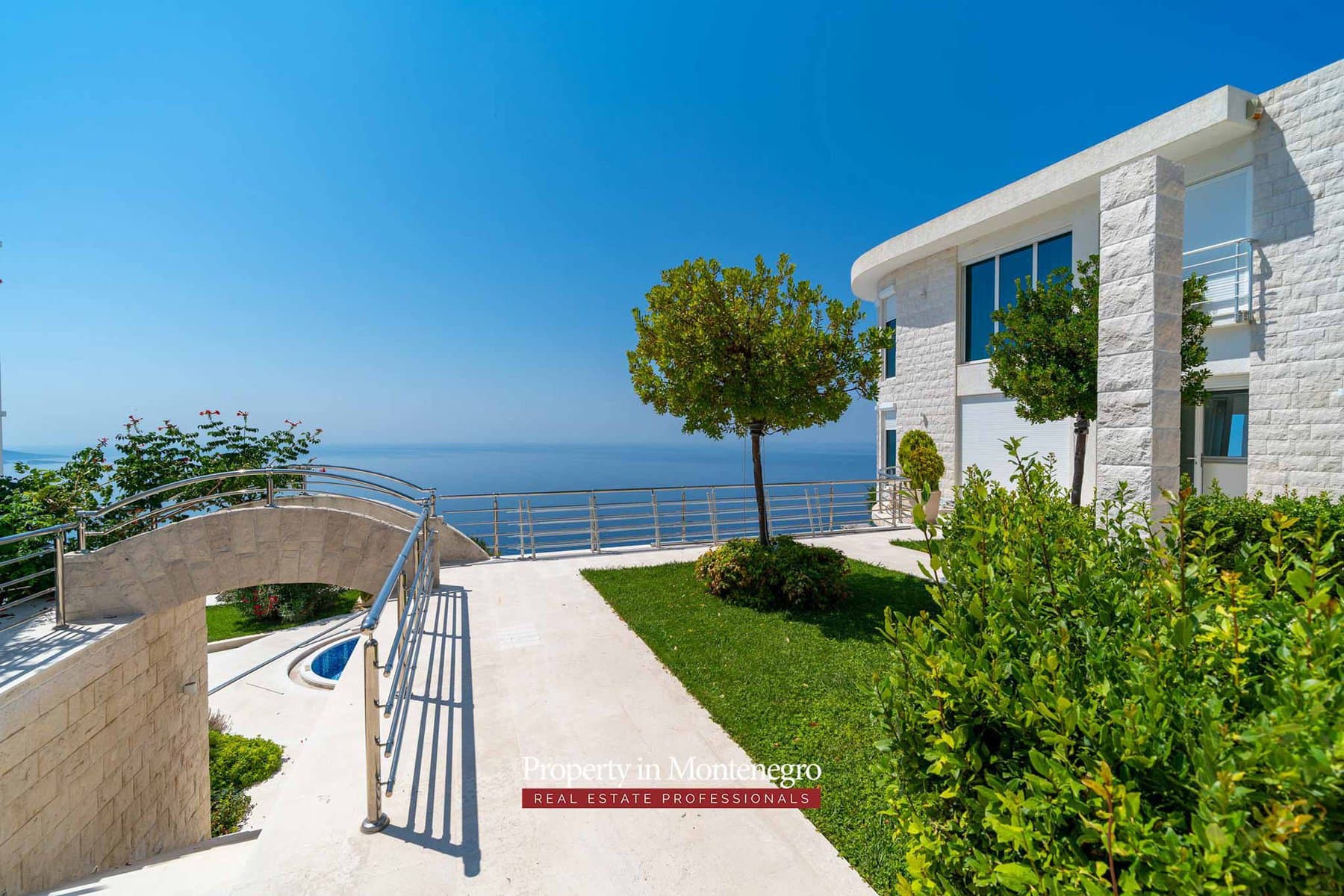 Luxury villa with swimming pool and sea view for sale in Bar Montenegro 71