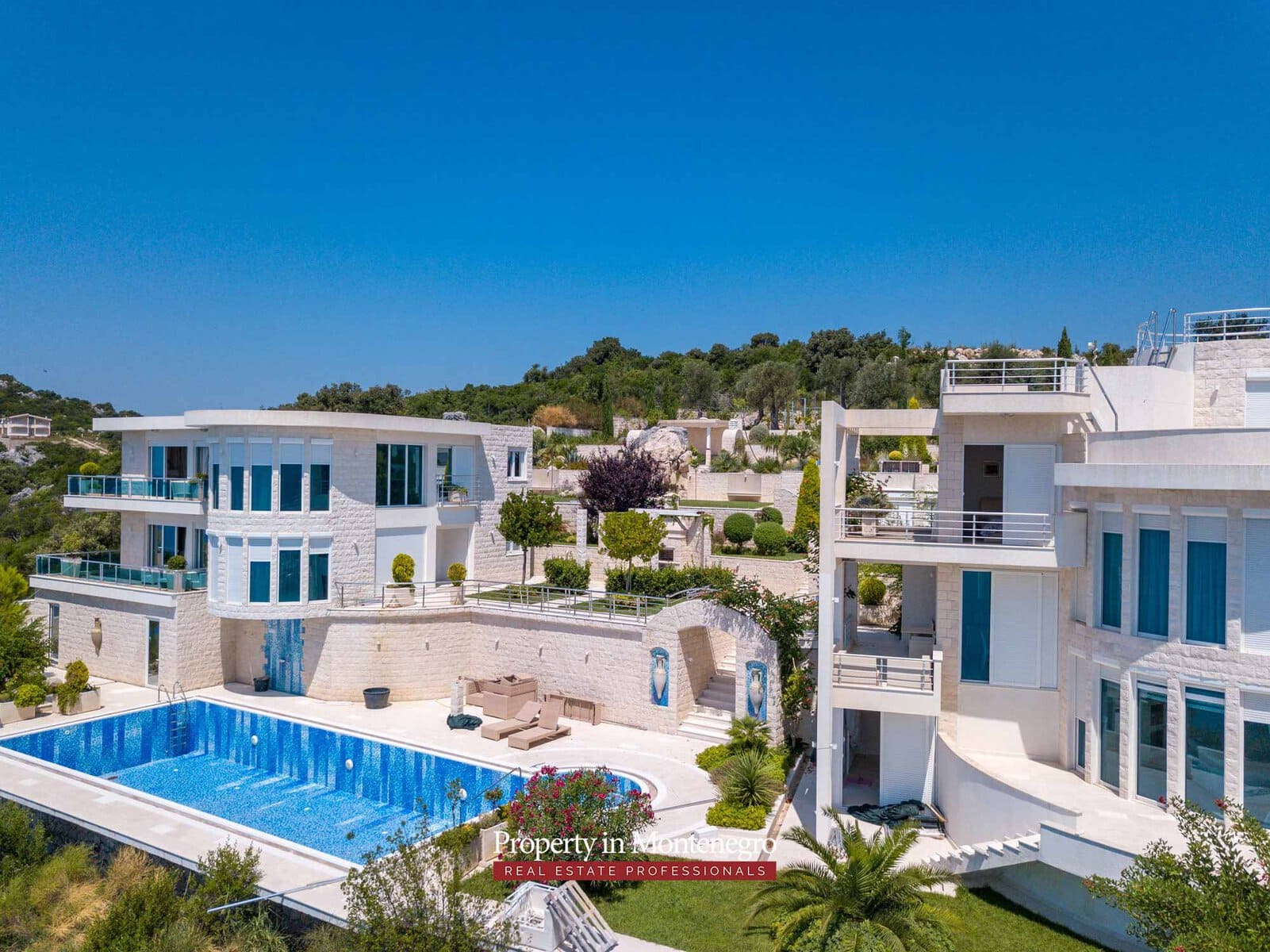 Luxury villa with swimming pool and sea view for sale in Bar Montenegro 73