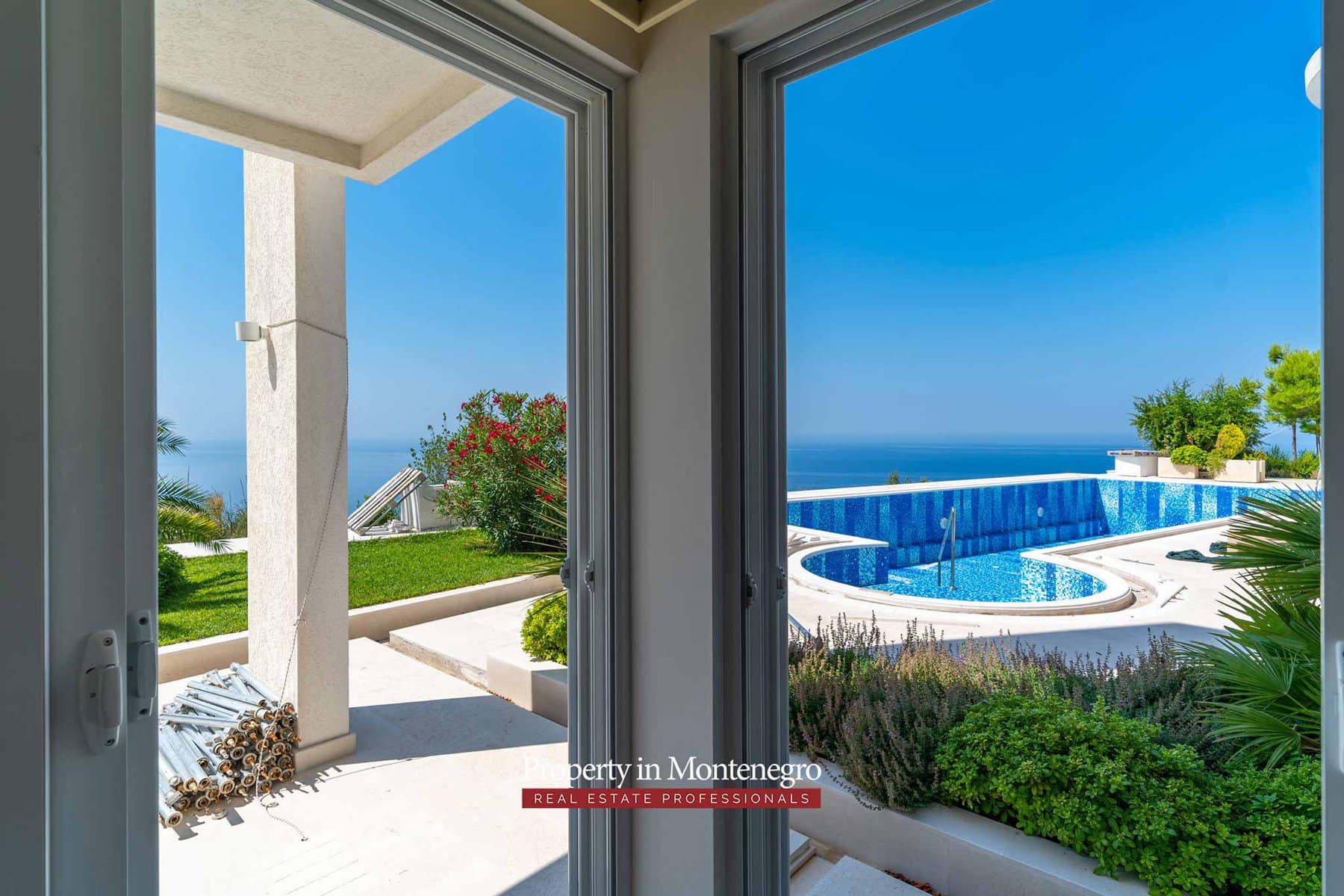 Luxury villa with swimming pool and sea view for sale in Bar Montenegro 8