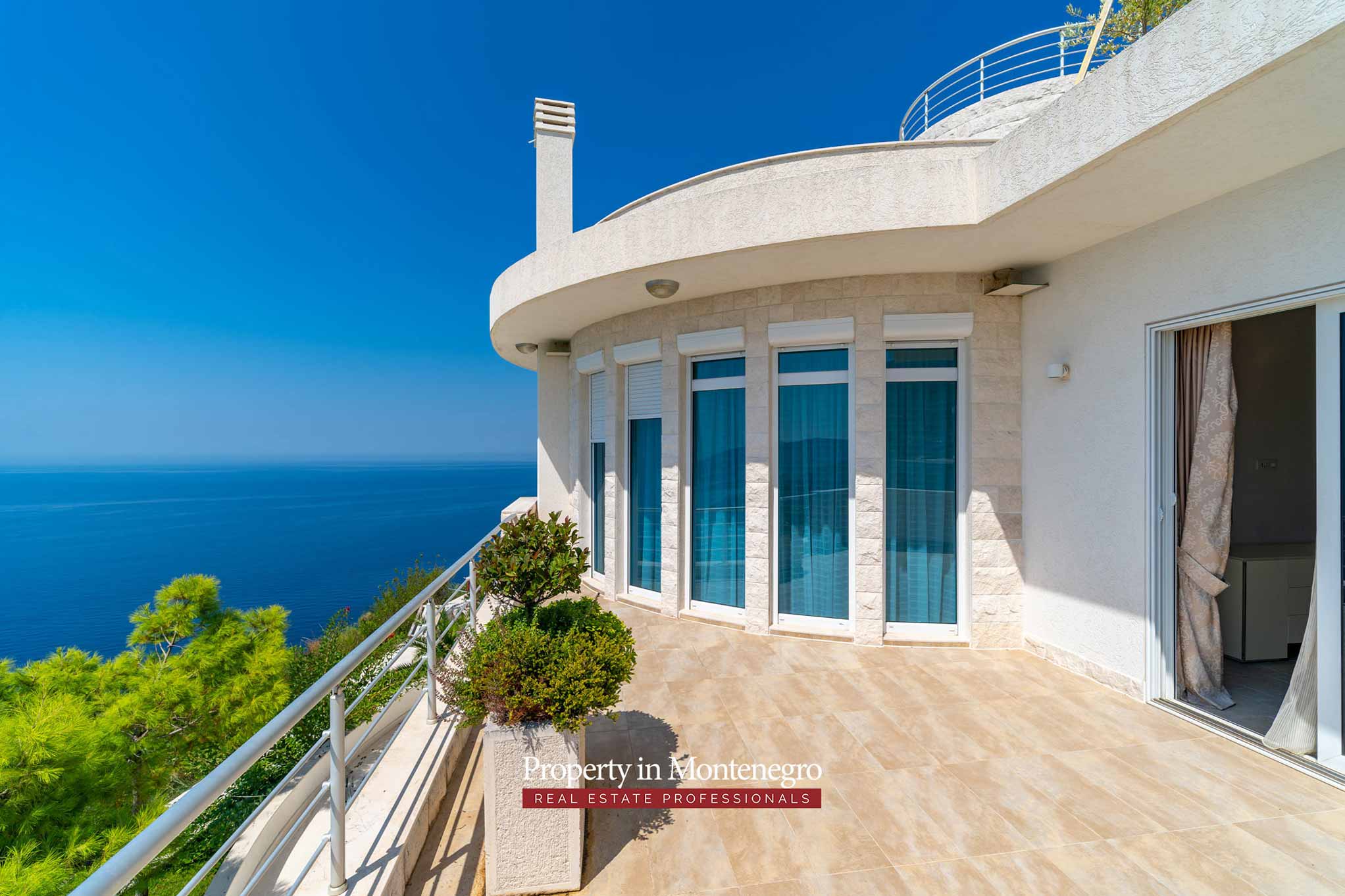 Luxury villa with swimming pool and sea view for sale in Bar Montenegro 9