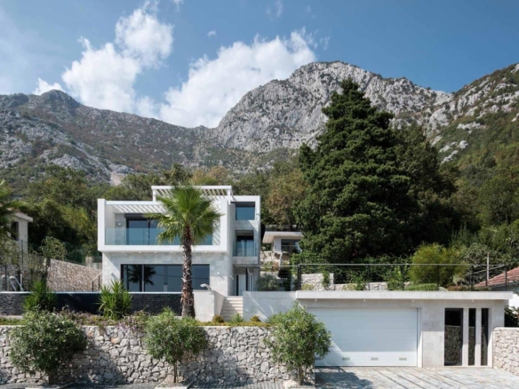 Luxury villa with swimming pool for sale in Bay of Kotor