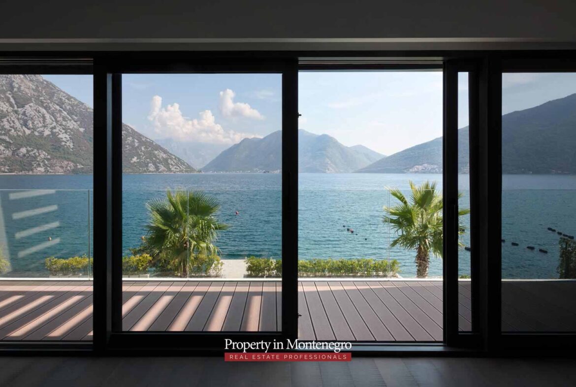 Luxury villa with swimming pool for sale in Bay of Kotor