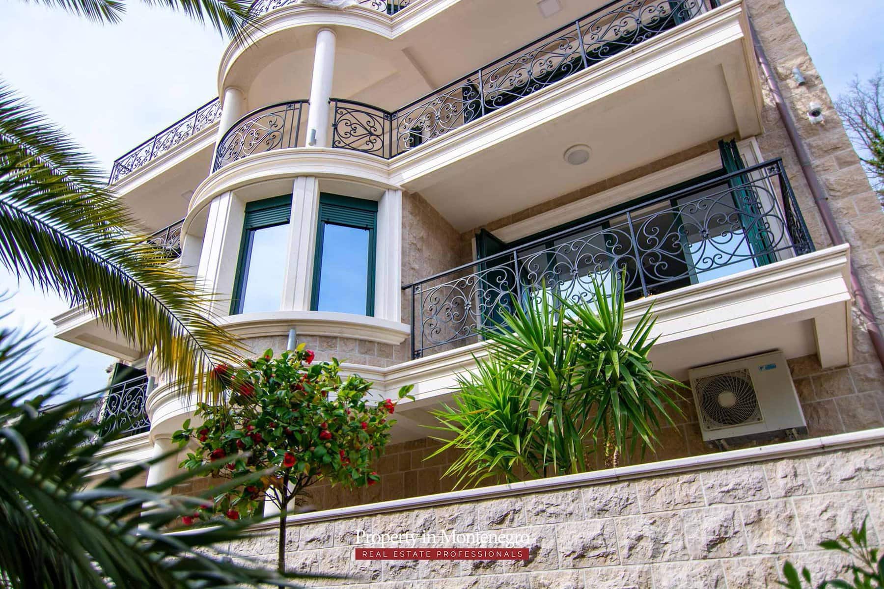 Luxury waterfront villa for sale in Montenegro 59