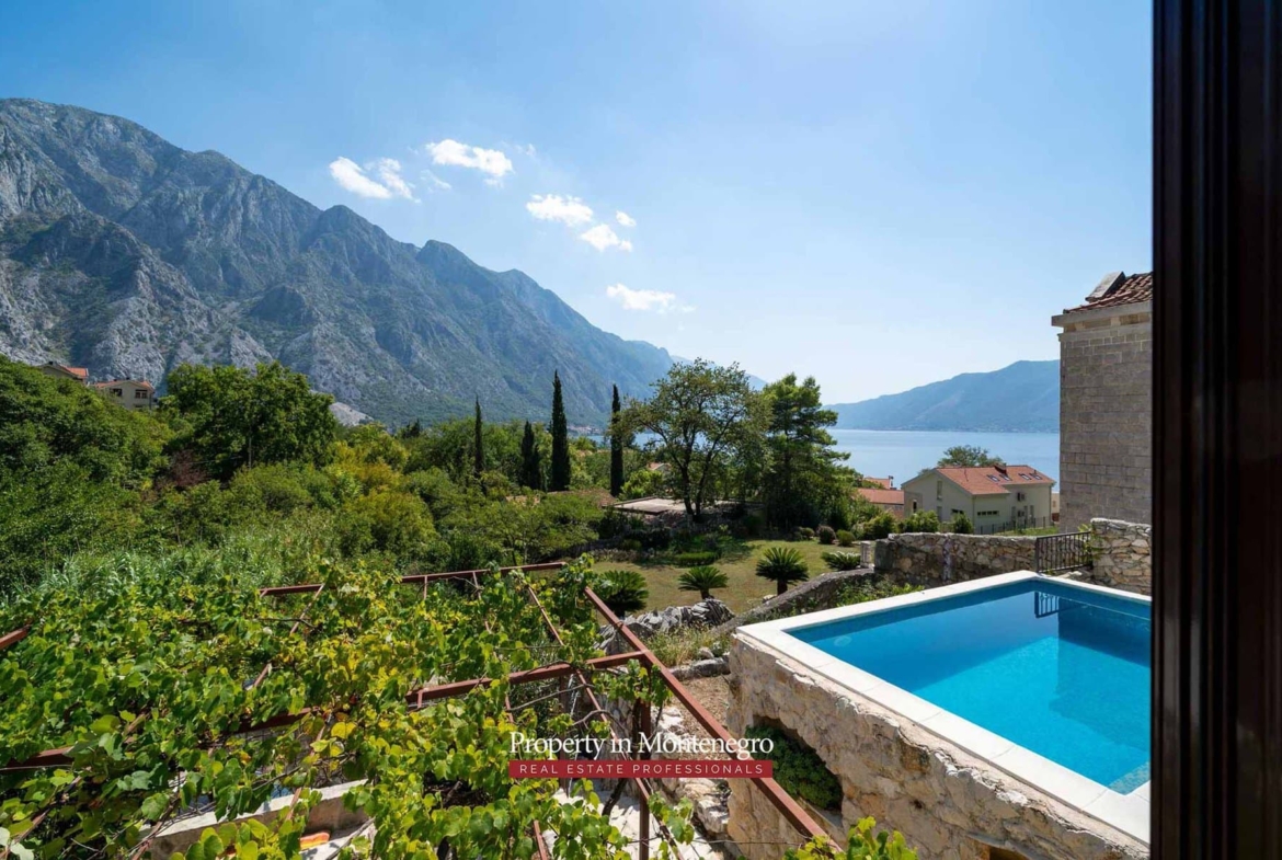 Stone house for sale in Bay of Kotor