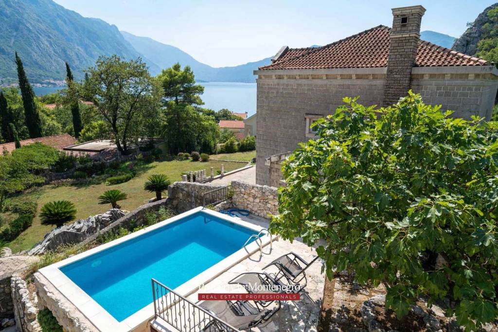 Stone house for sale in Bay of Kotor