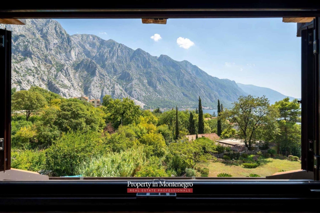 Stone house for sale in Bay of Kotor