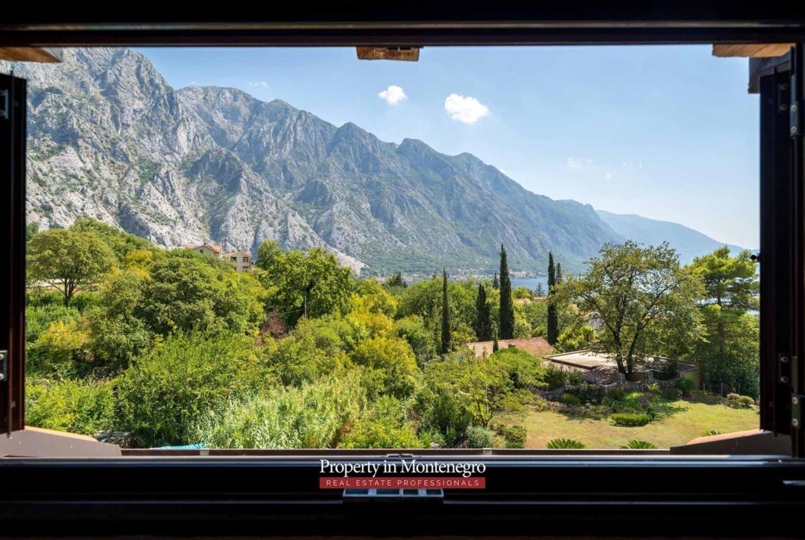 Stone house for sale in Bay of Kotor