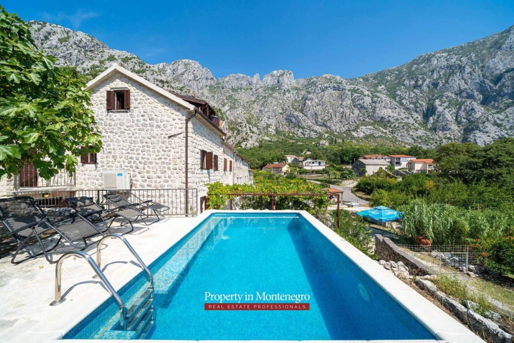 Stone house for sale in Bay of Kotor