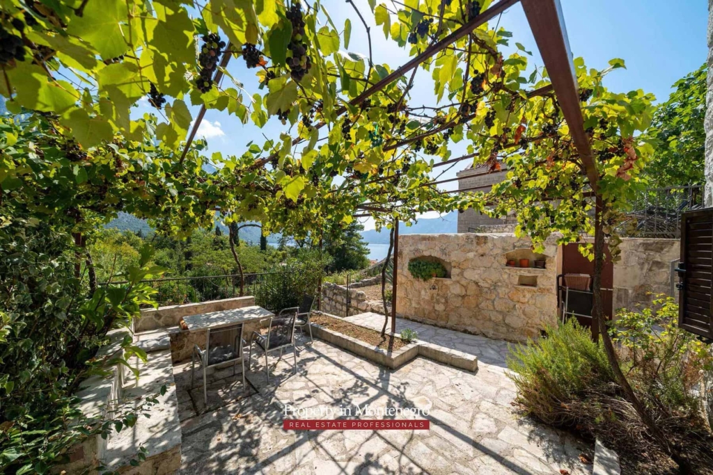 Stone house for sale in Bay of Kotor