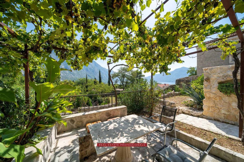 Stone house for sale in Bay of Kotor