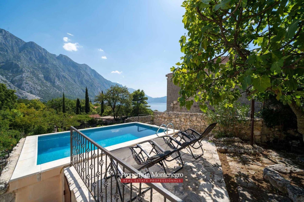 Stone house for sale in Bay of Kotor