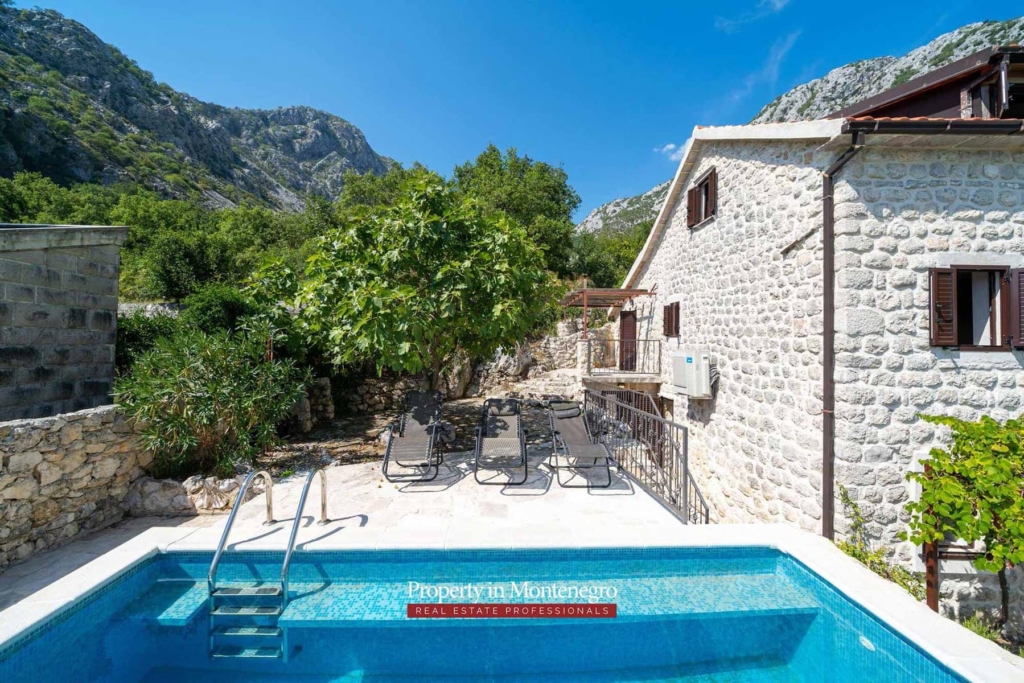 Stone house for sale in Bay of Kotor