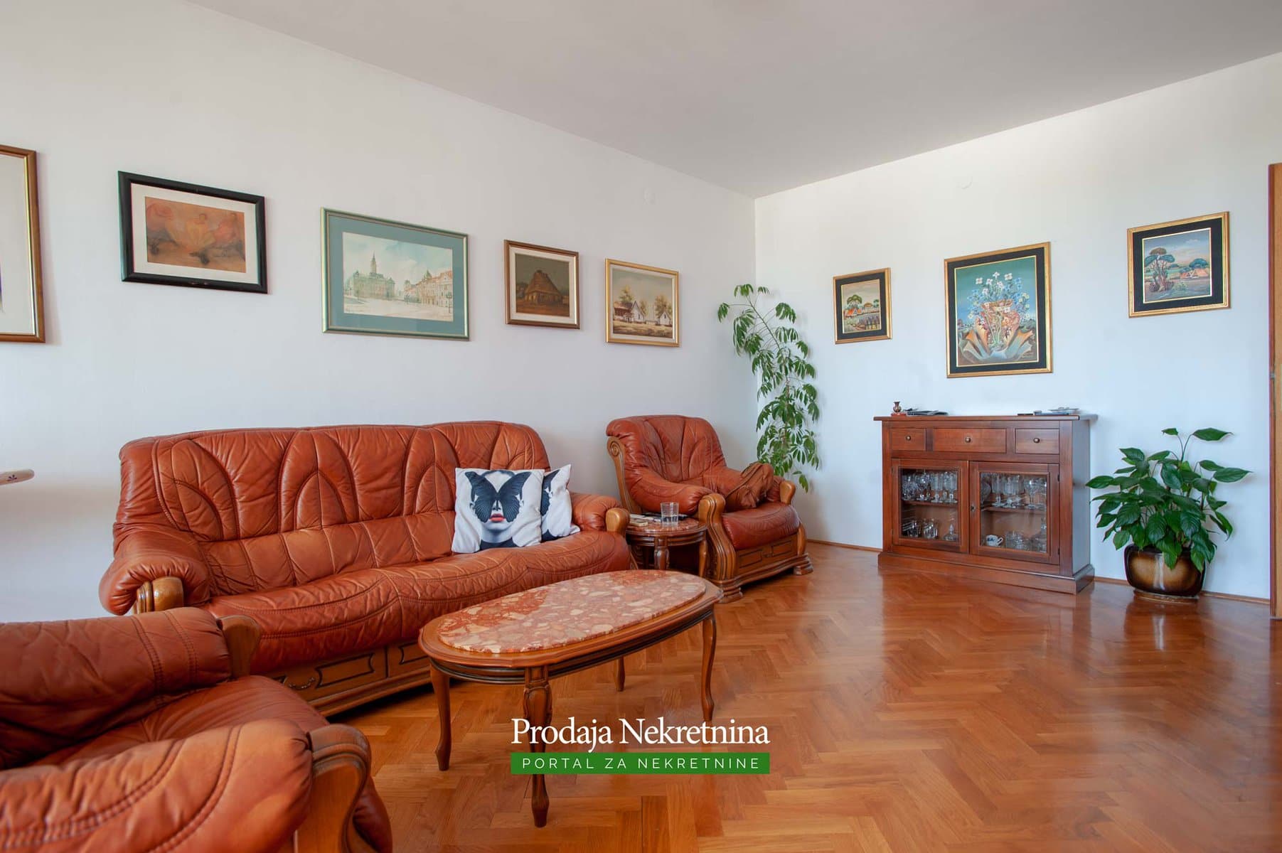 Trosoban stan u centru Bara 2