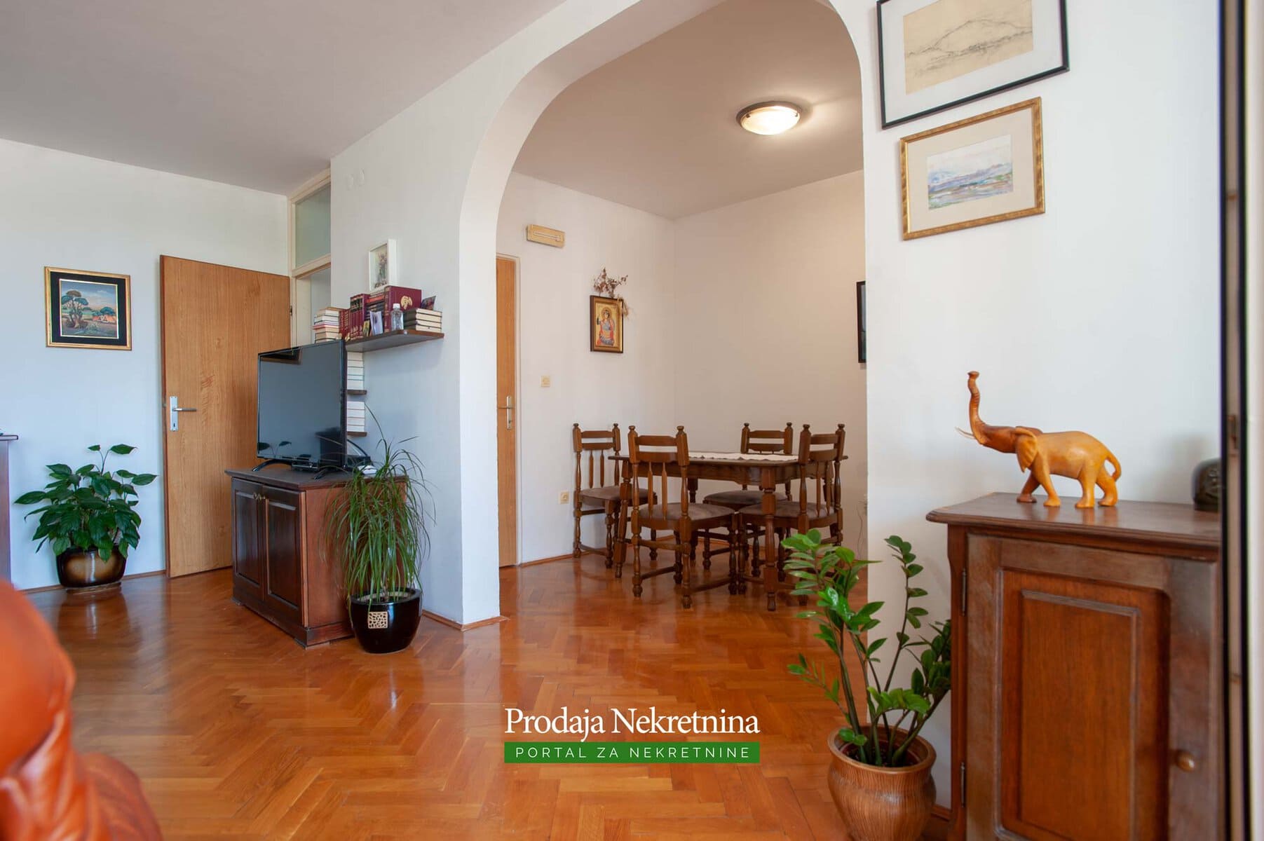 Trosoban stan u centru Bara 6