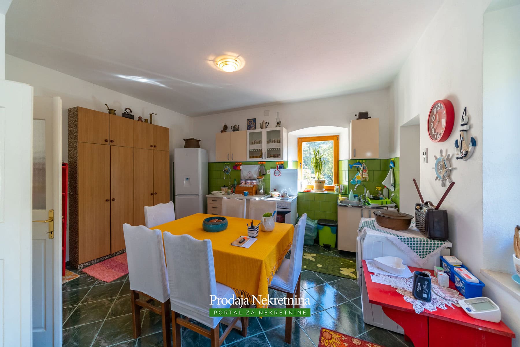 Trosobni stan sa pogledom na Boku Kotorsku na prodaji u Muo 19