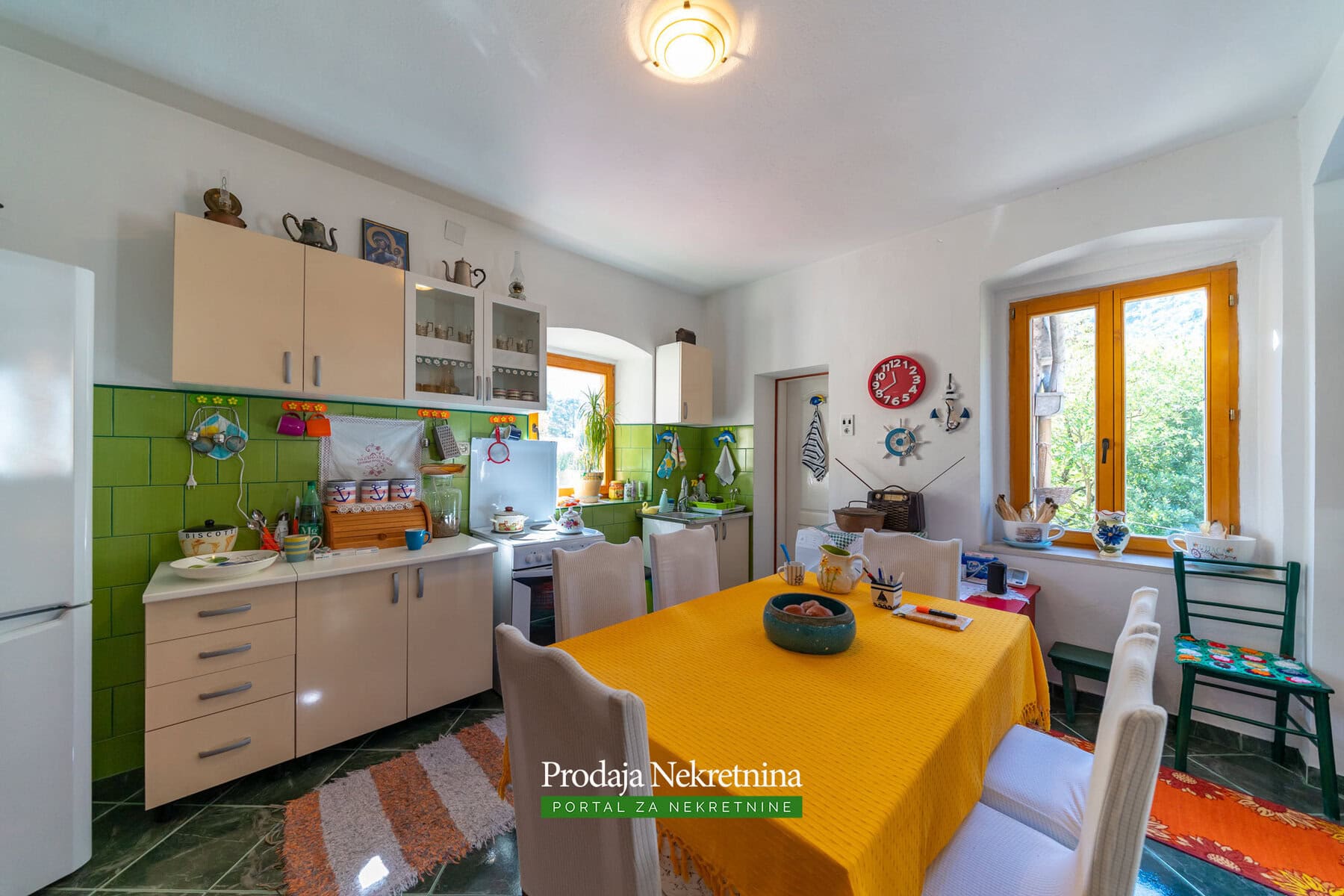 Trosobni stan sa pogledom na Boku Kotorsku na prodaji u Muo 20