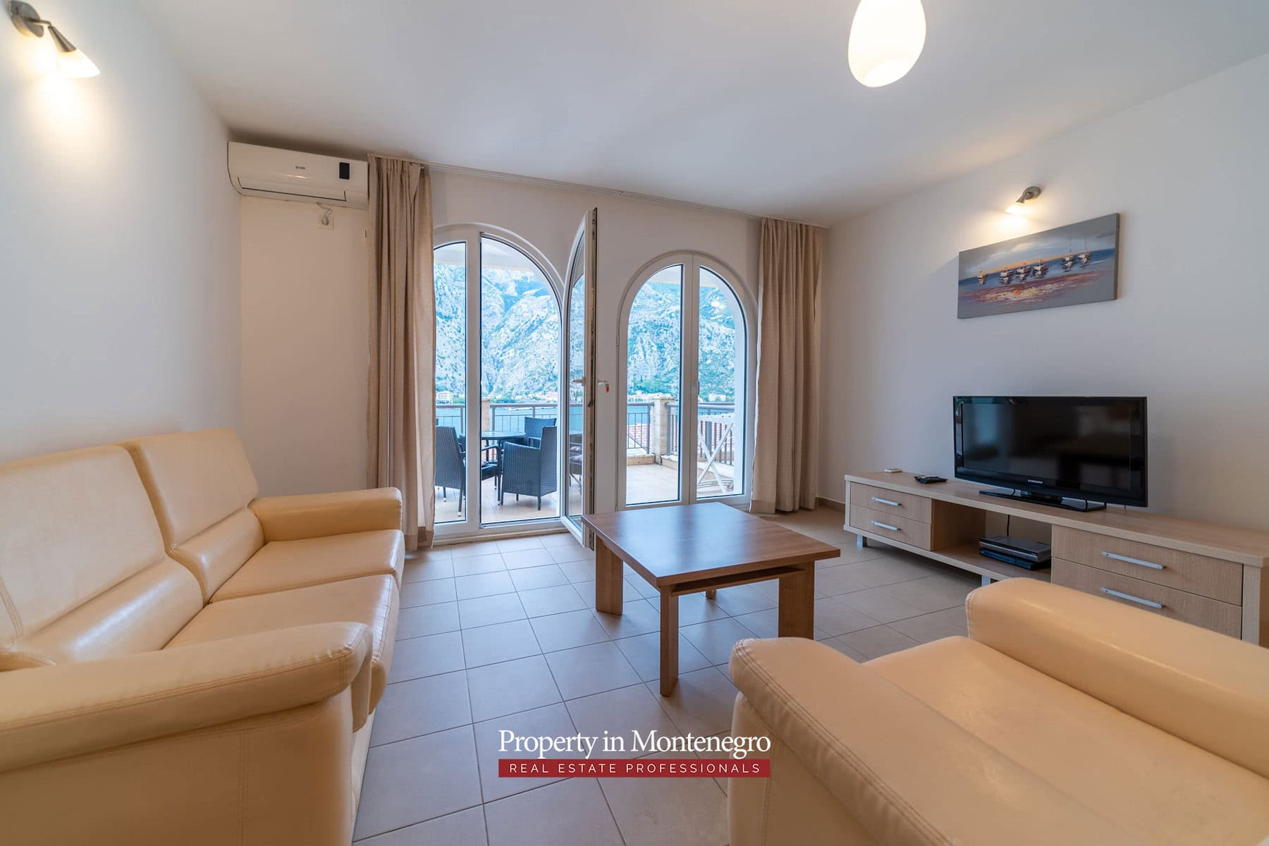 Two bedroom apartment with swimming pool for sale in Kotor 1