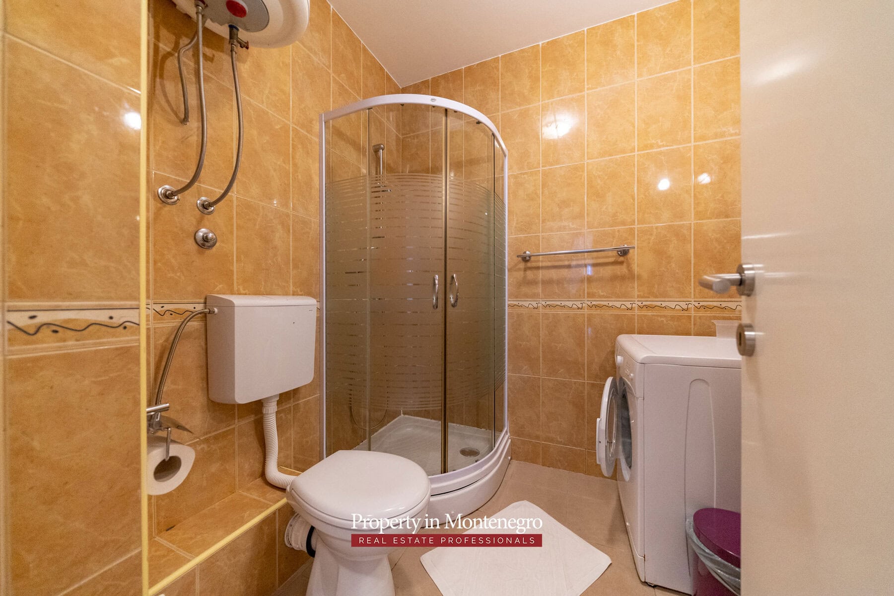 Two bedroom apartment with swimming pool for sale in Kotor 12