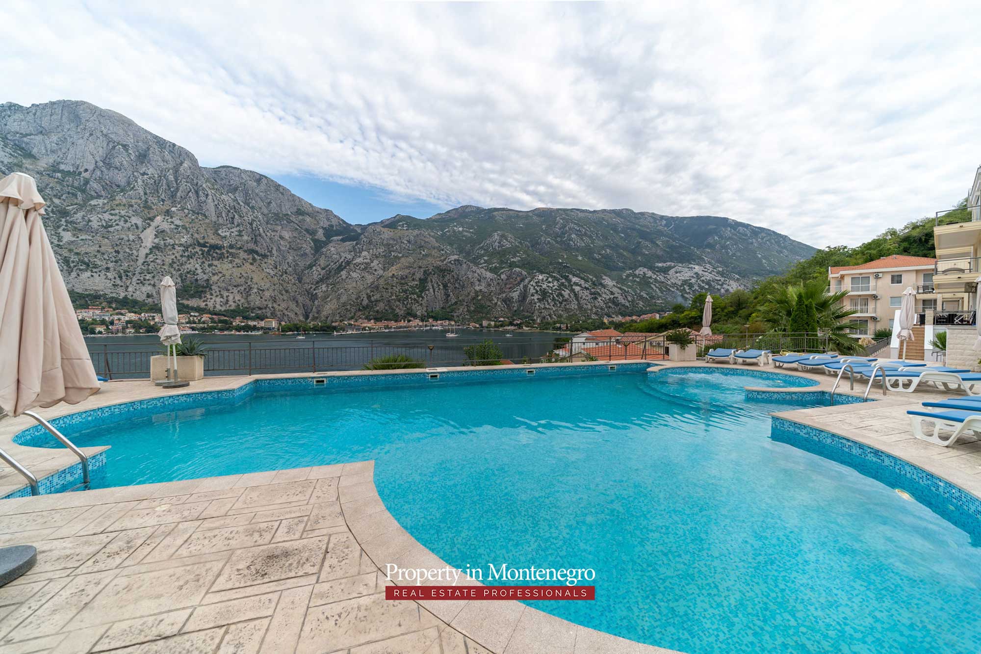Two bedroom apartment with swimming pool for sale in Kotor 15