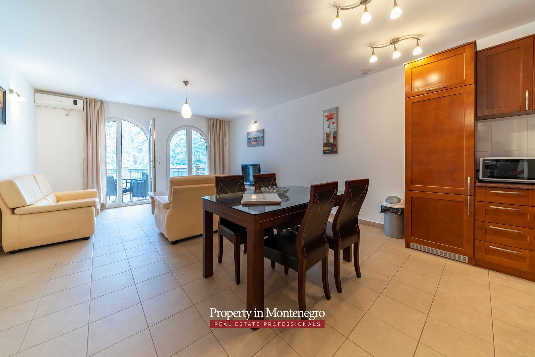 Two bedroom apartment with swimming pool for sale in Kotor 4
