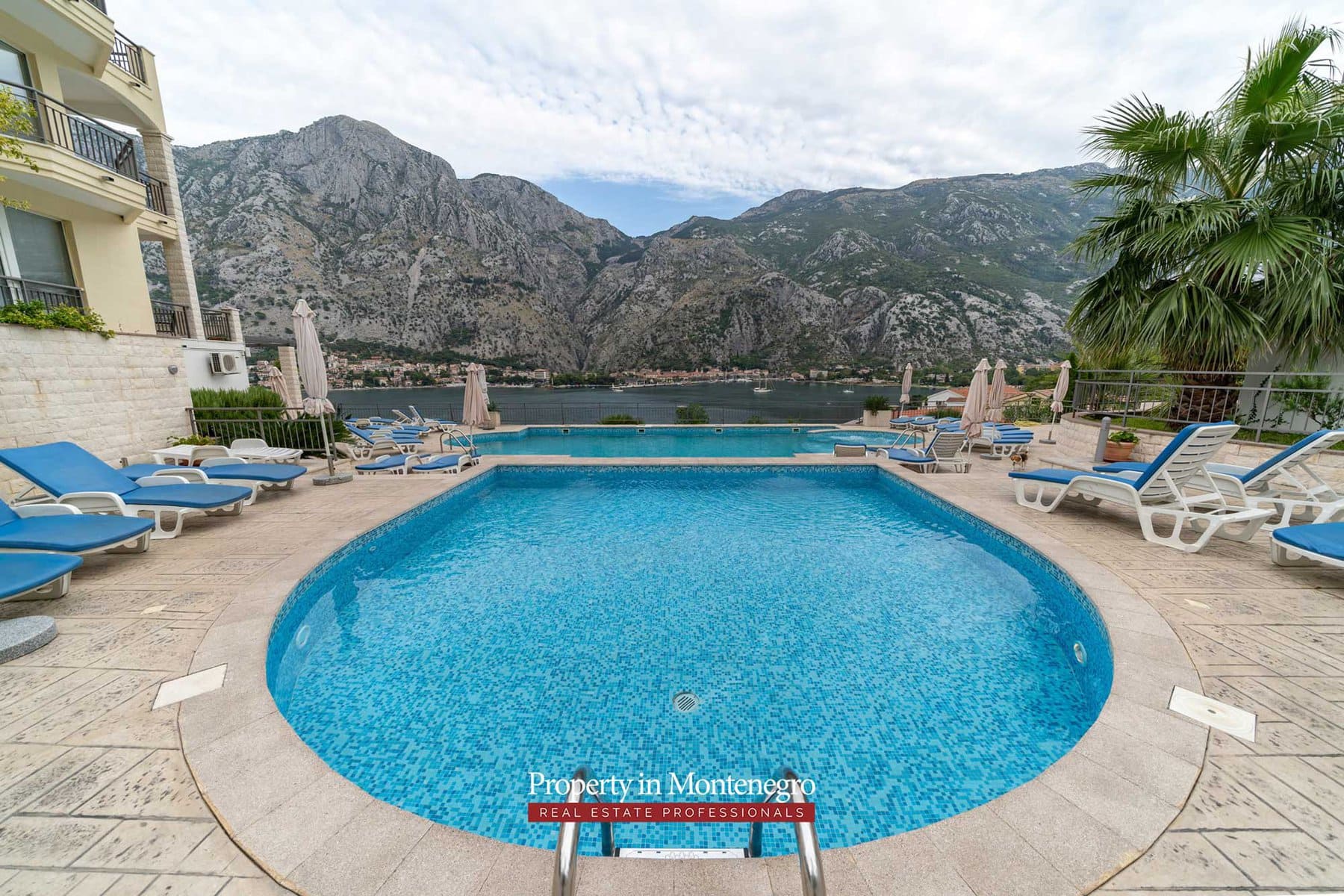 Two bedroom apartment with swimming pool for sale in Kotor 5