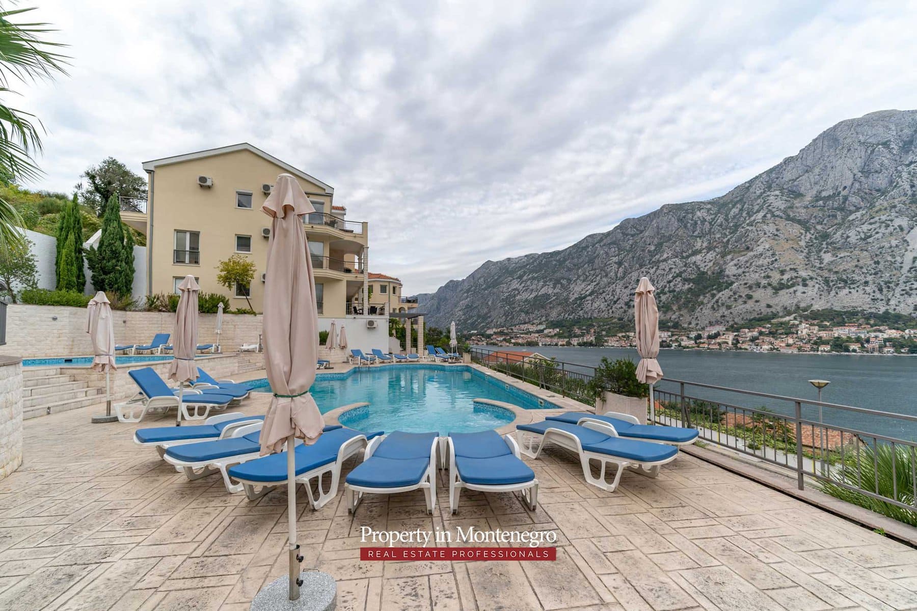 Two bedroom apartment with swimming pool for sale in Kotor 6