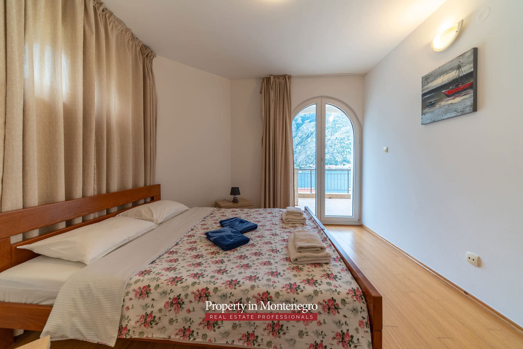 Two bedroom apartment with swimming pool for sale in Kotor 7